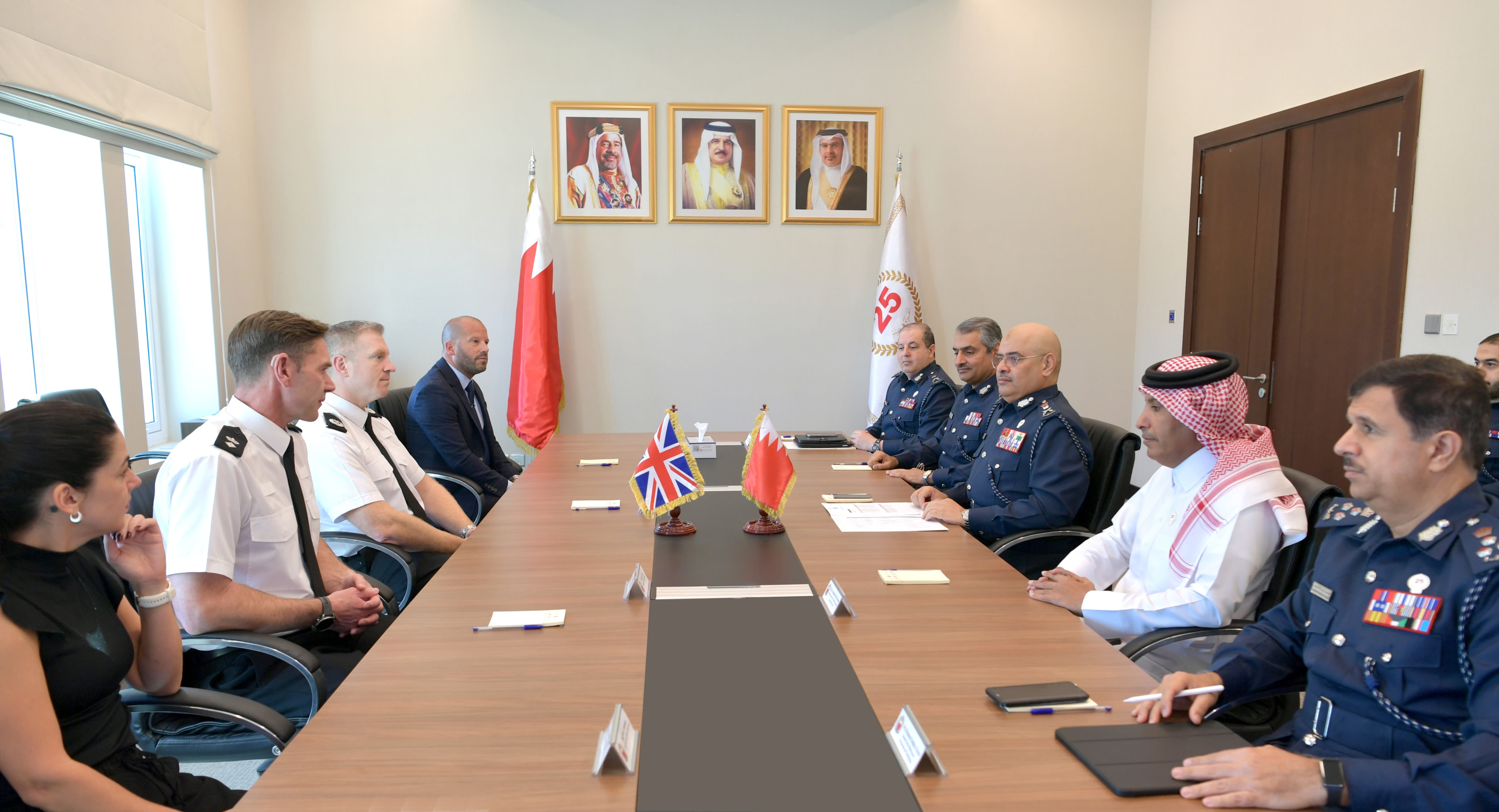 رئيس الأمن العام يستقبل رئيس وأعضاء وفد شرطة مقاطعة دورهام بالمملكة المتحدة<